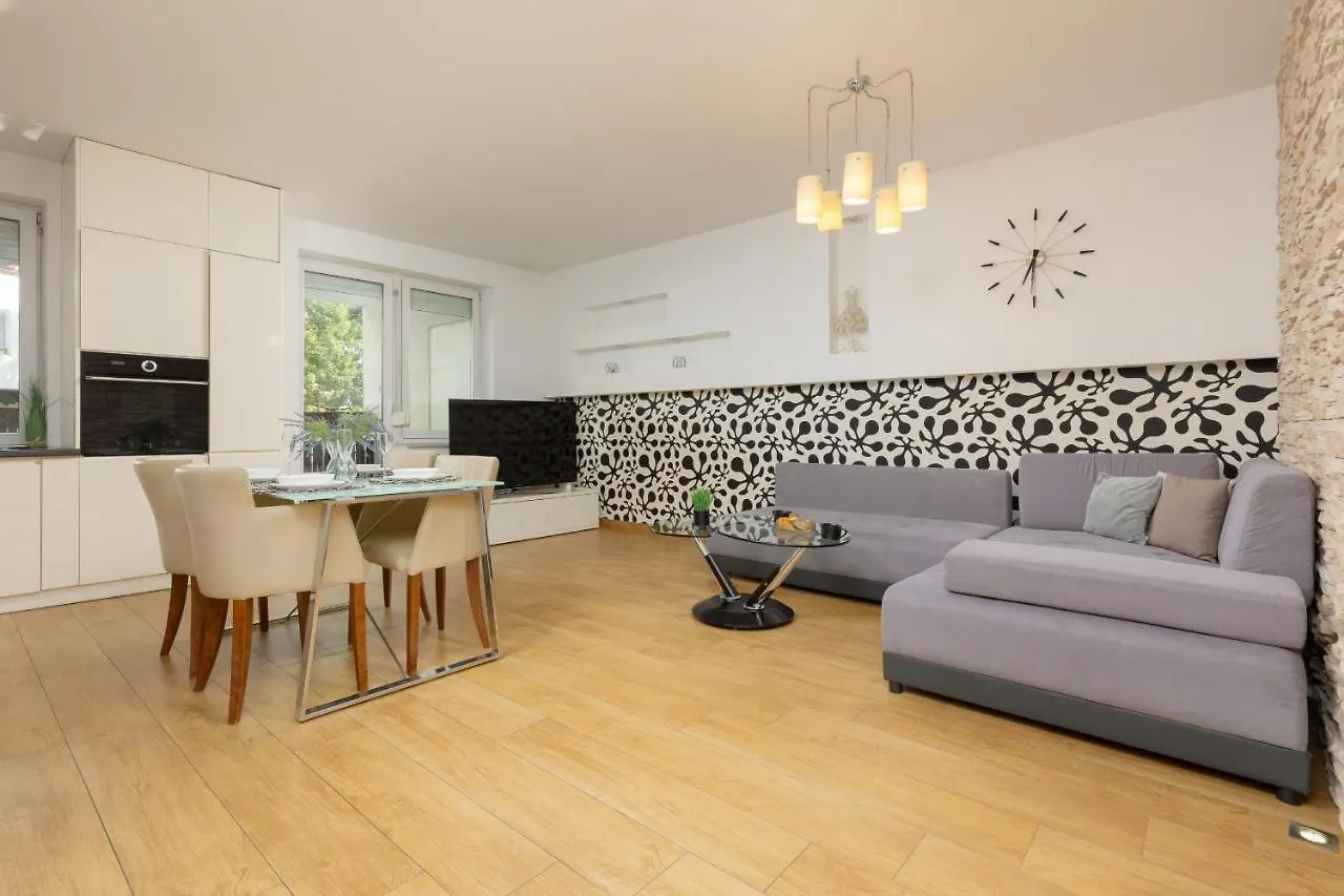 Metro Targowek Spacious Apartment With Parking By Noclegi Renters Warszawa