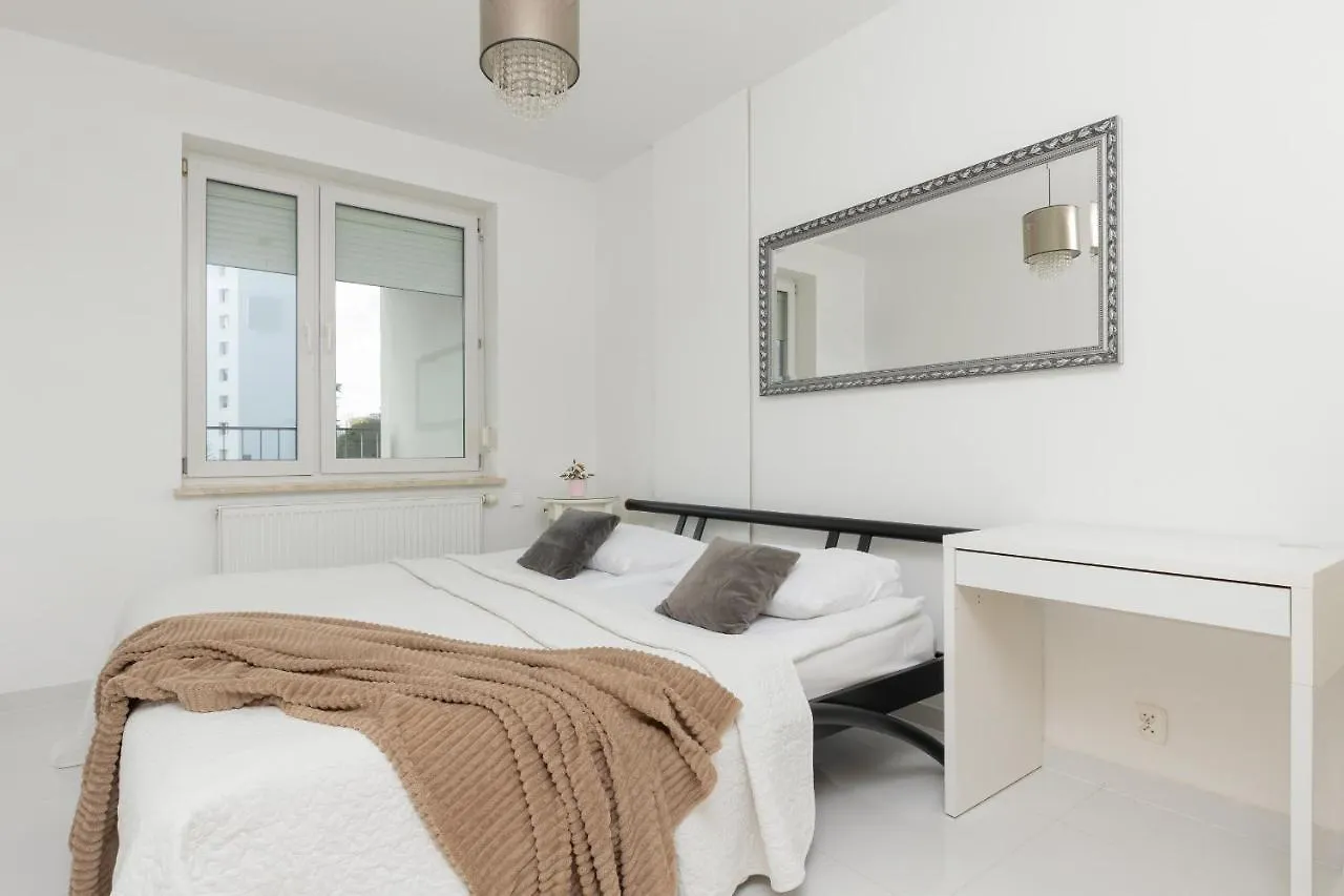 Metro Targowek Spacious Apartment With Parking By Noclegi Renters Varşova