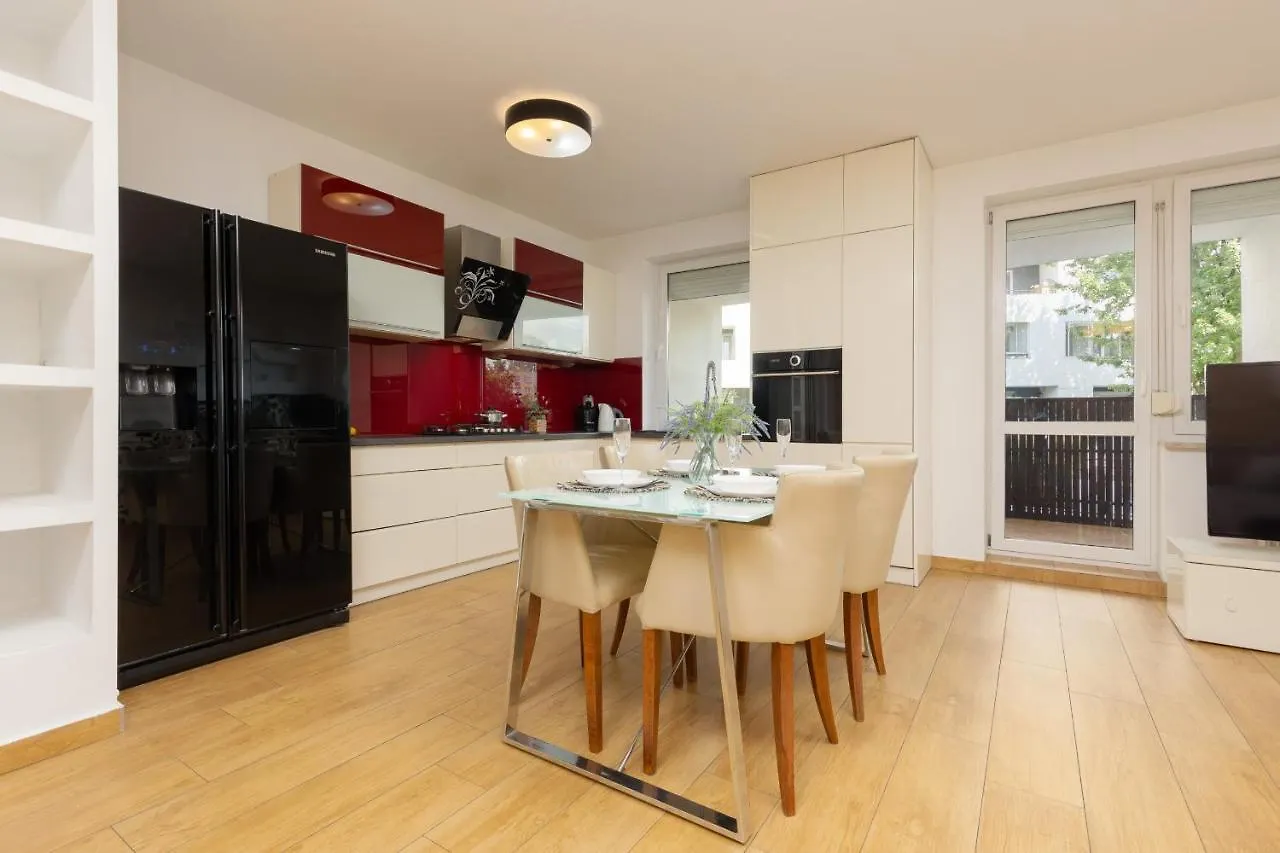 Metro Targowek Spacious Apartment With Parking By Noclegi Renters Varşova 0*,